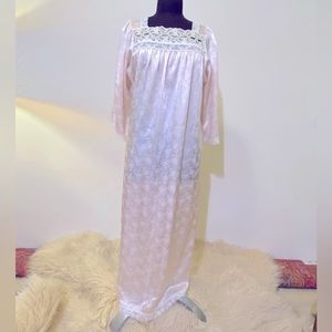 Vintage Dior Light Pink and White Lace Nightgown Women’s medium